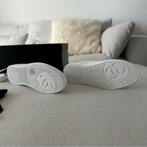 New Chanel Calfskin White Leather Sneakers 2023, Size 36.5 - Picture 4 of 5